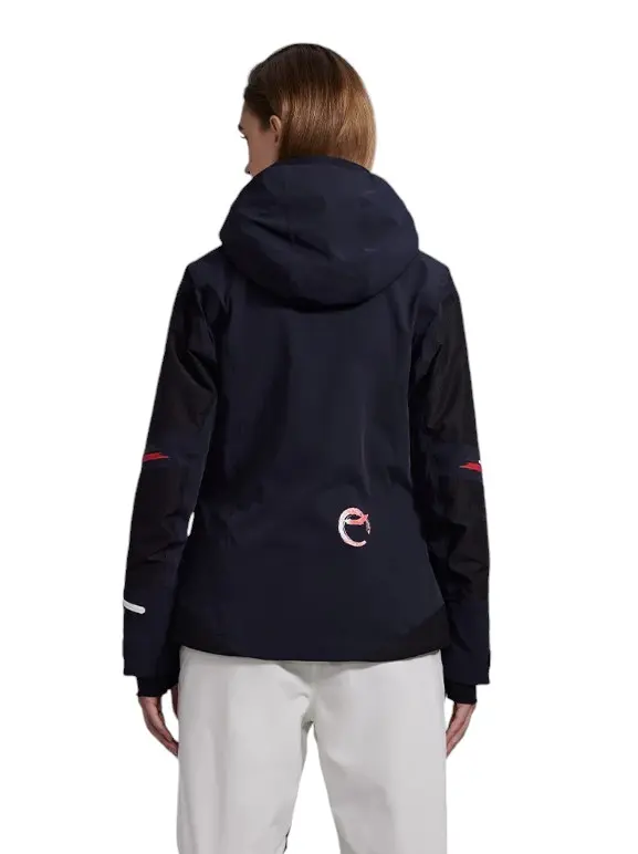 Chaqueta negra espalda-Photoroom.webp